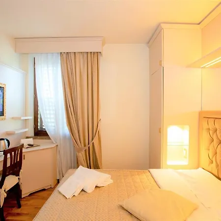 Arcobaleno Otel 3*